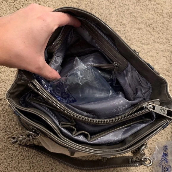 VeraWang Tan Quilted Purse with many pockets - Picture 8 of 8